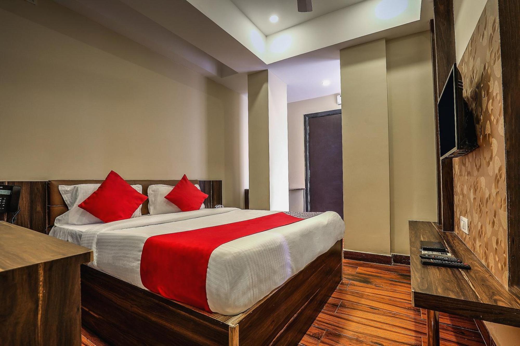 Capital O Sky Grand Hotel Haidarábád Kültér fotó
